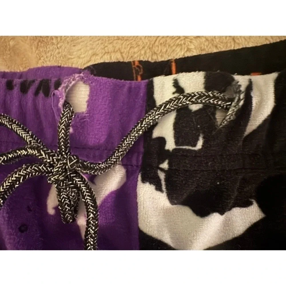 Disney Hocus Pocus Pajama Set Womens XL Purple Black Fleece Lounge Pants Tee - Picture 3 of 5